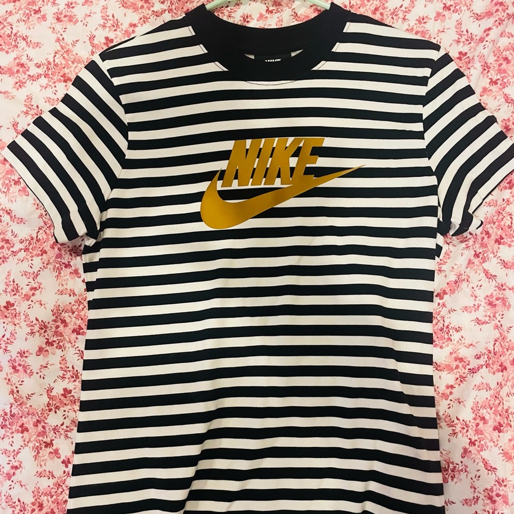 Nike Women's Striped Shirt White Black Size S Short Sleeve Top Logo Athletic
